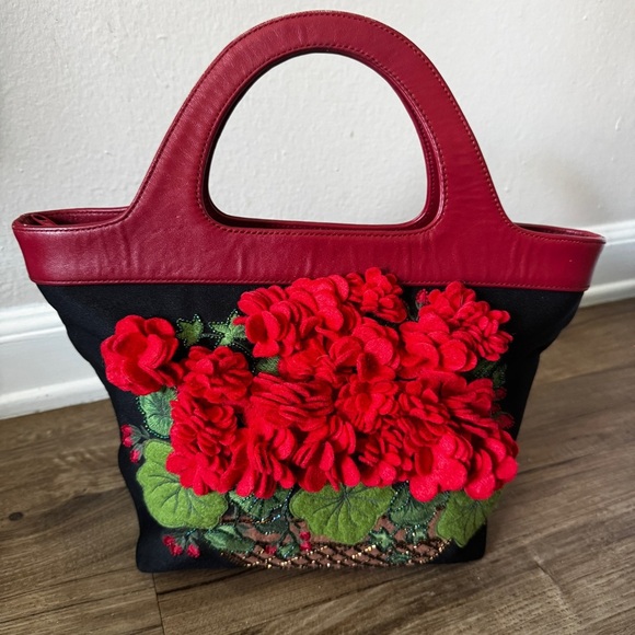 Isabella Fiore 3d felt print beaded basket floral red black - Picture 1 of 11